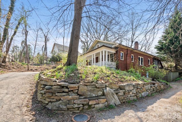 15 Conestee Place, Asheville, NC 28801