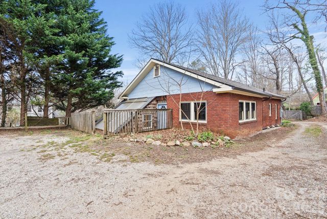 15 Conestee Place, Asheville, NC 28801