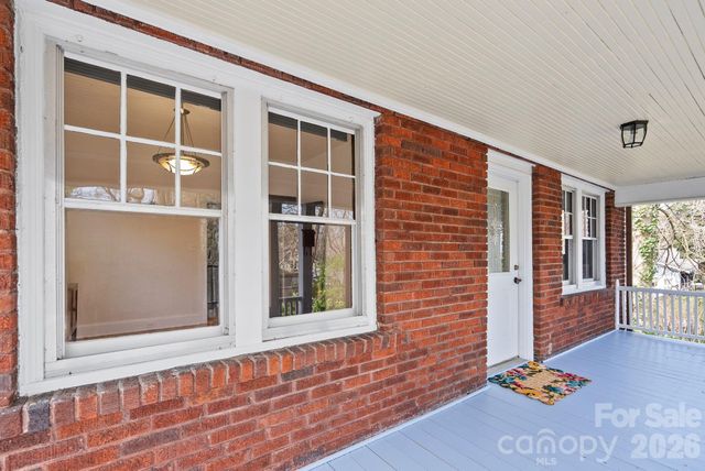 15 Conestee Place, Asheville, NC 28801