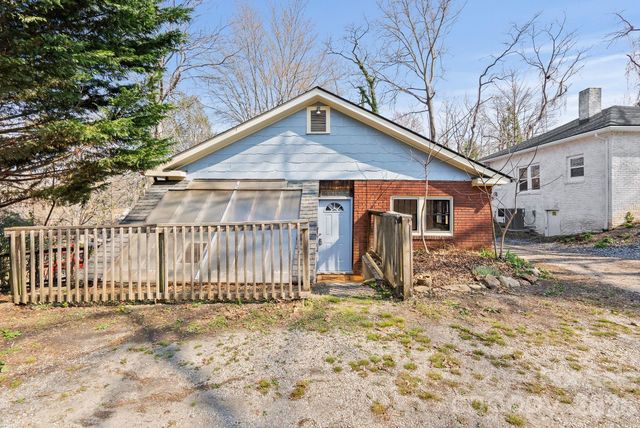 15 Conestee Place, Asheville, NC 28801