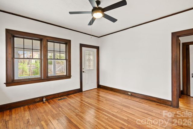 15 Conestee Place, Asheville, NC 28801