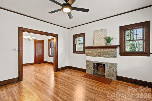 15 Conestee Place, Asheville, NC 28801