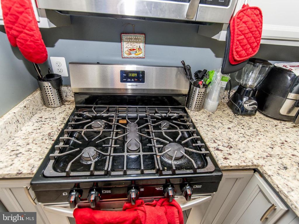 Image 9 of property listing at 3934 BEL PRE RD #3934-2, Silver Spring, MD 20906