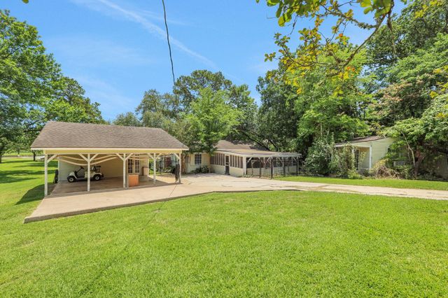 151 Lakeview Circle, Coldspring, TX 77331