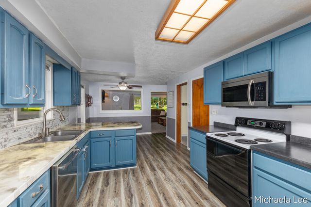 13086 Grand River Drive, Lowell, MI 49331
