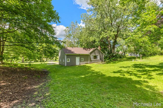 13086 Grand River Drive, Lowell, MI 49331