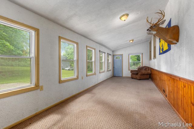 13086 Grand River Drive, Lowell, MI 49331