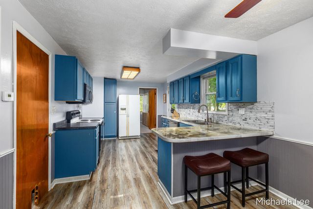 13086 Grand River Drive, Lowell, MI 49331