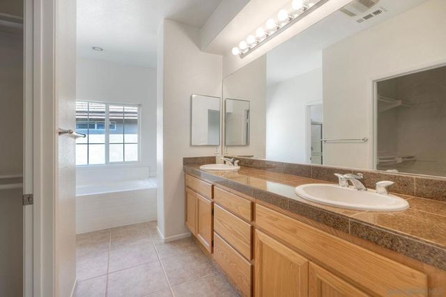 29711 Williams Valley Ct, Escondido, CA 92026