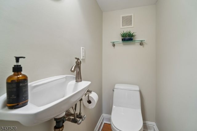 280 Western Drive N., South Orange Village Twp., NJ 07079
