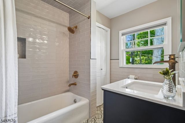 280 Western Drive N., South Orange Village Twp., NJ 07079
