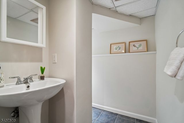 280 Western Drive N., South Orange Village Twp., NJ 07079