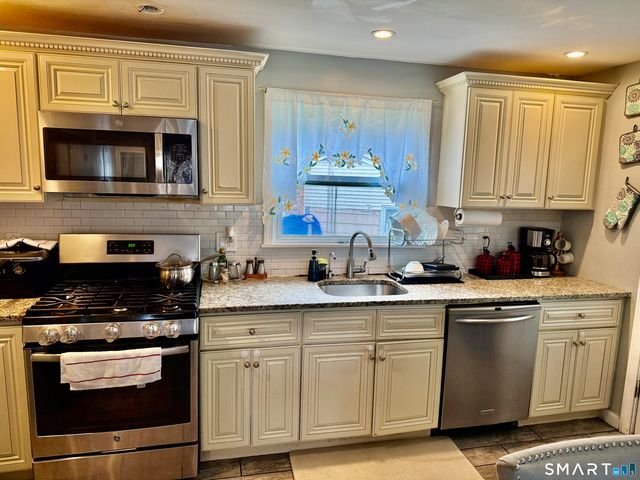 15 Edwards Street, Bridgeport, CT 06606