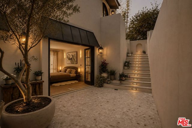 8855 Hollywood Boulevard, Los Angeles, CA 90069