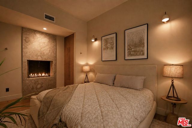 8855 Hollywood Boulevard, Los Angeles, CA 90069