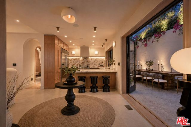 8855 Hollywood Boulevard, Los Angeles, CA 90069