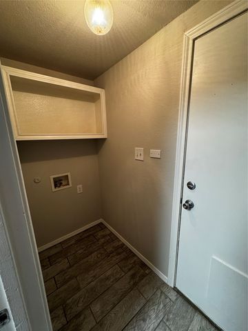 1365 W Branch Hollow Drive, Carrollton, TX 75007