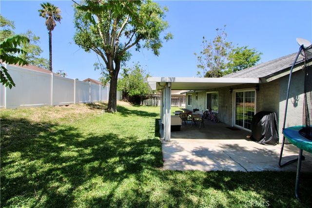 1252 N Mulberry Ave, Rialto, CA 92376