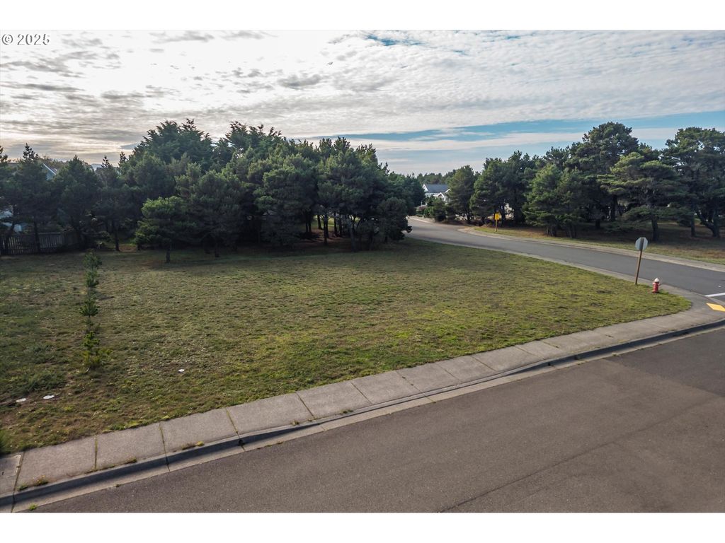 2847 SPINNAKER Dr Sw, Bandon, OR 97411