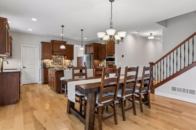 3319 Ridgestone Way, Woodbury, MN 55129