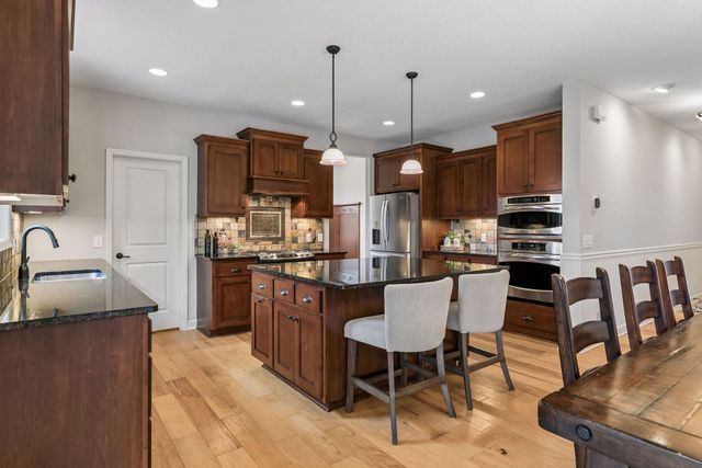 3319 Ridgestone Way, Woodbury, MN 55129