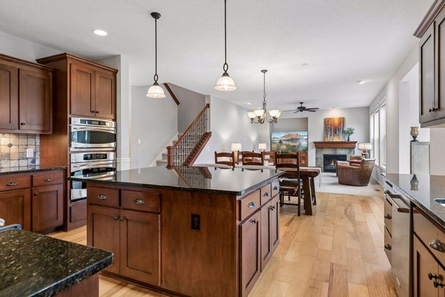 3319 Ridgestone Way, Woodbury, MN 55129