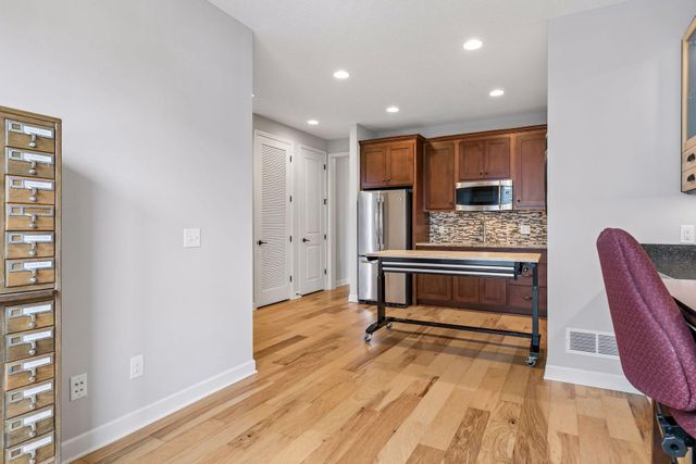 3319 Ridgestone Way, Woodbury, MN 55129