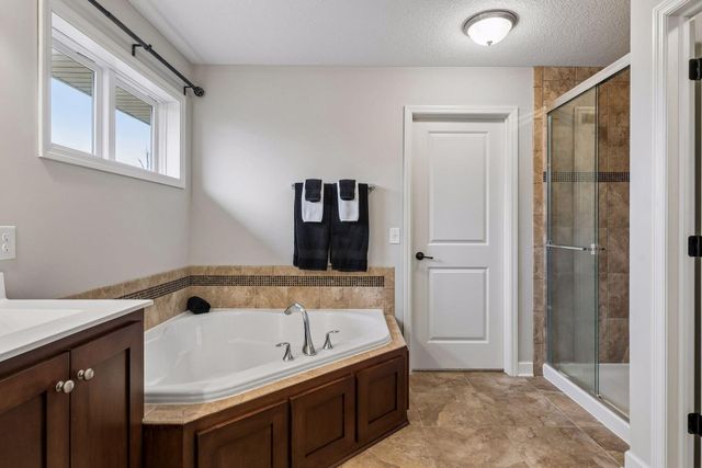 3319 Ridgestone Way, Woodbury, MN 55129