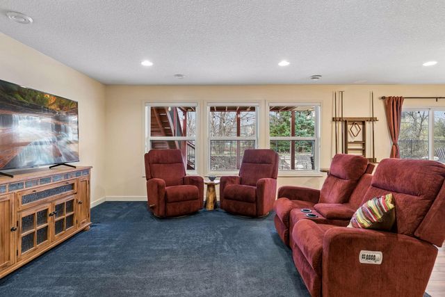 3319 Ridgestone Way, Woodbury, MN 55129