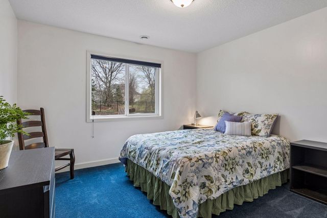 3319 Ridgestone Way, Woodbury, MN 55129