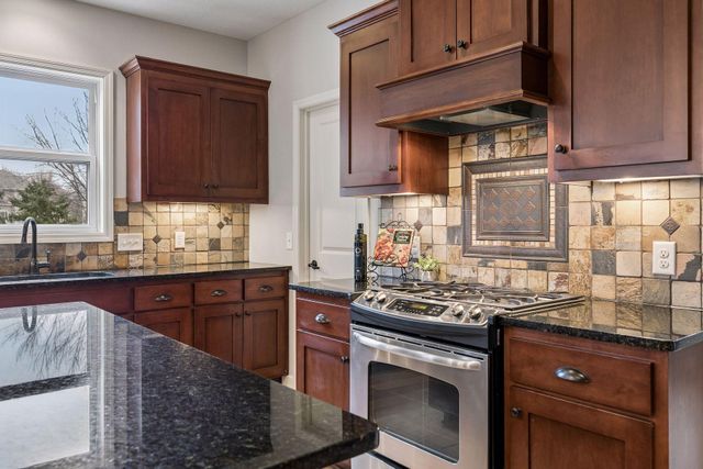 3319 Ridgestone Way, Woodbury, MN 55129