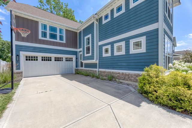 105 Thomas Point Drive, Fortville, IN 46040