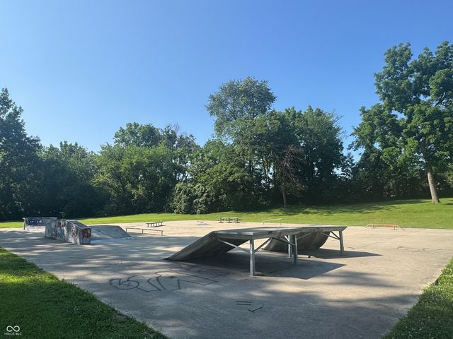 105 Thomas Point Drive, Fortville, IN 46040