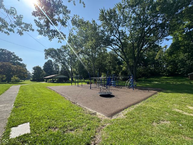 105 Thomas Point Drive, Fortville, IN 46040
