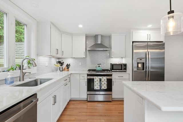 42 Messinger St 42, Canton, MA 02021