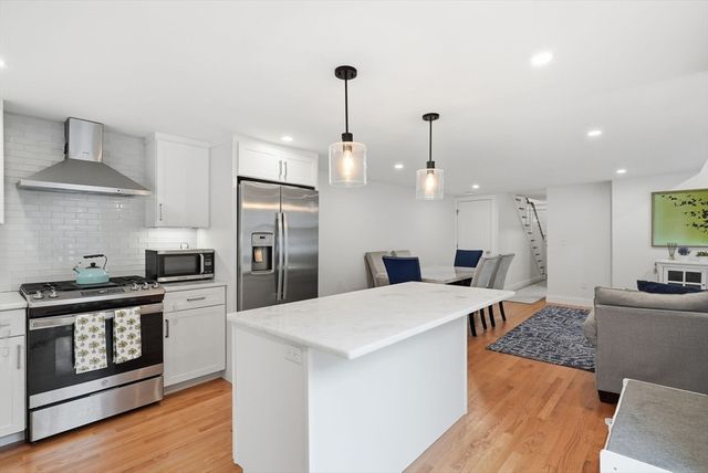 42 Messinger St 42, Canton, MA 02021