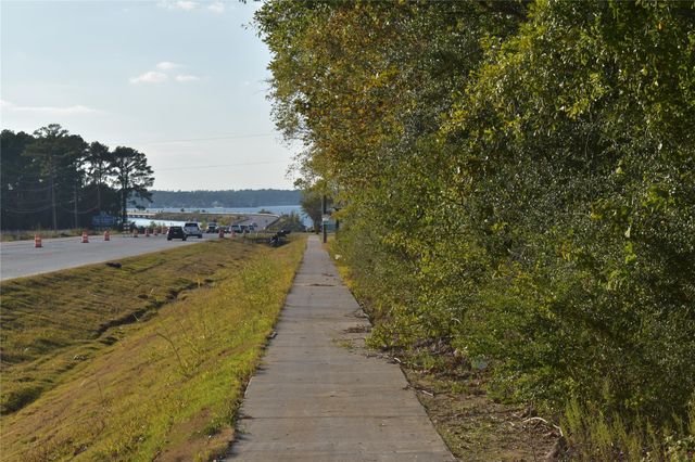 13485 Jbk Memorial Drive, Willis, TX 77318