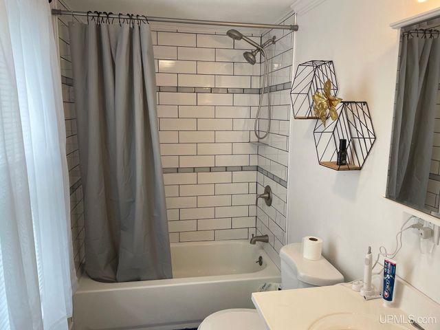 623 E E Street, Iron Mountain, MI 49801