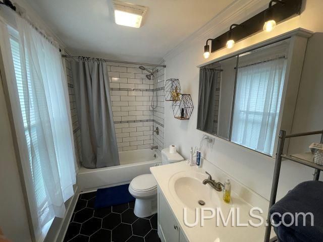 623 E E Street, Iron Mountain, MI 49801