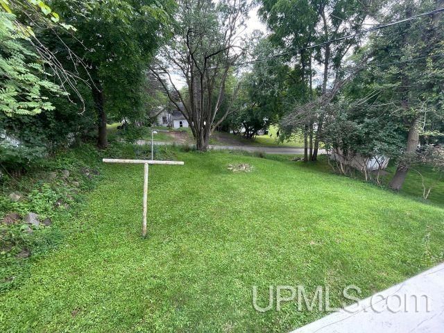623 E E Street, Iron Mountain, MI 49801