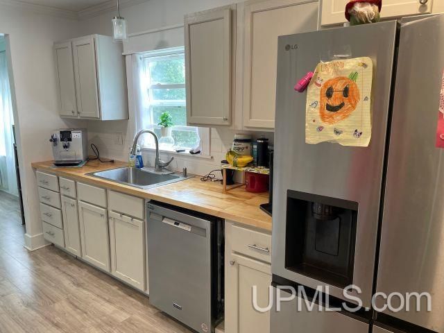 623 E E Street, Iron Mountain, MI 49801