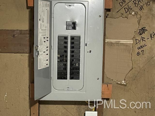 623 E E Street, Iron Mountain, MI 49801