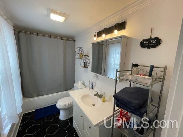 623 E E Street, Iron Mountain, MI 49801