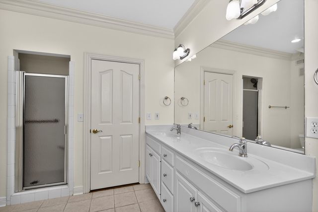 1429 Pine Needles Lane 403, Lexington, KY 40513