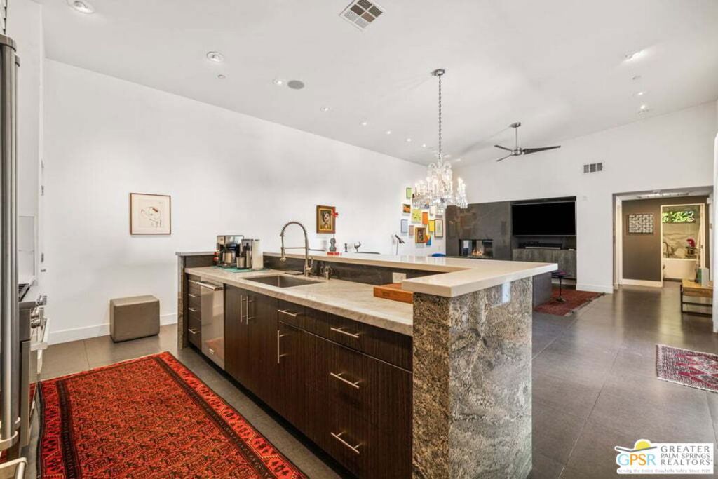 Image 16 of property listing at 914 Oceo Circle, Palm Springs, CA 92264