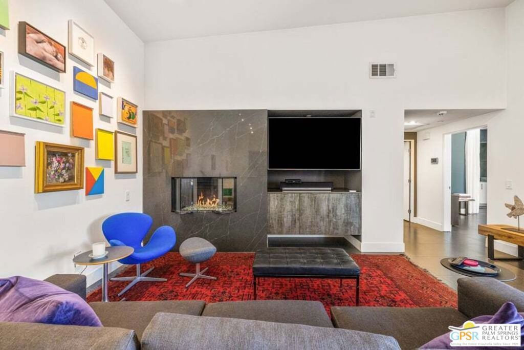 Image 19 of property listing at 914 Oceo Circle, Palm Springs, CA 92264
