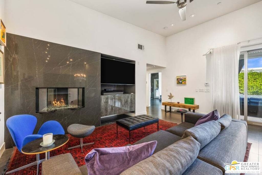 Image 20 of property listing at 914 Oceo Circle, Palm Springs, CA 92264