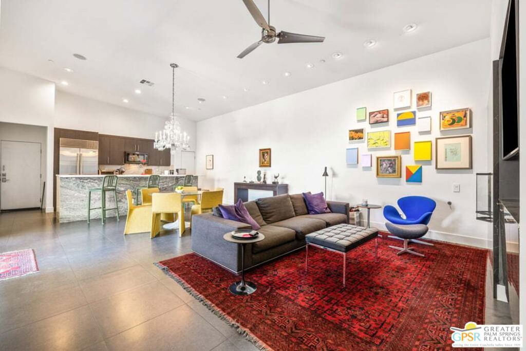Image 3 of property listing at 914 Oceo Circle, Palm Springs, CA 92264