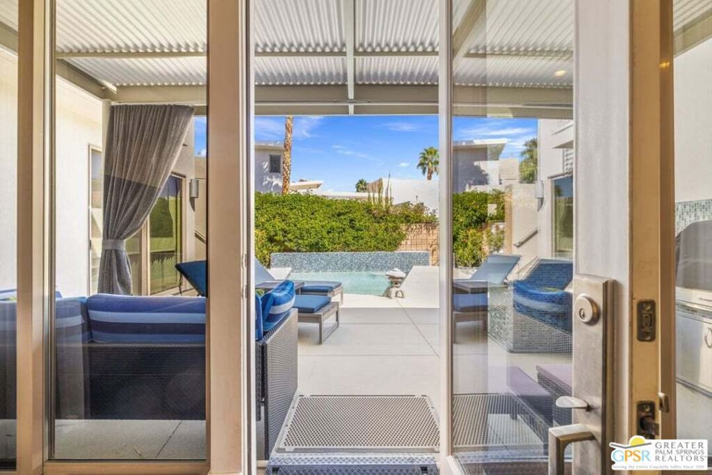 Image 30 of property listing at 914 Oceo Circle, Palm Springs, CA 92264