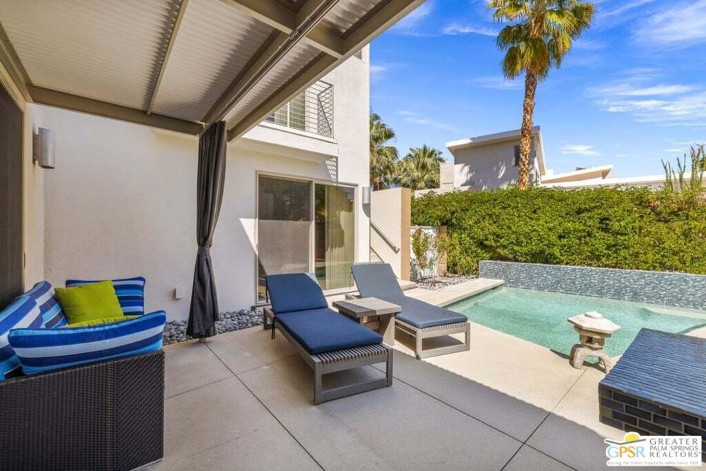 Image 31 of property listing at 914 Oceo Circle, Palm Springs, CA 92264